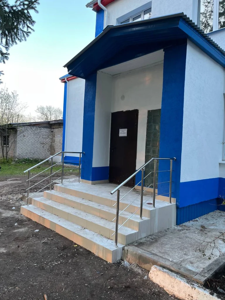Поручни на лестничном пролёте