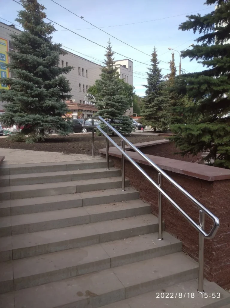 Перила в бизнес-центре